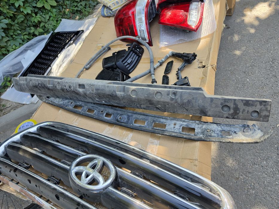 Бампер передний Toyota Land Cruiser 200