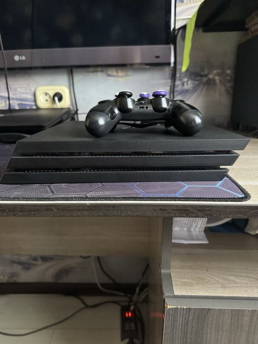 Продам Ps 4 Pro 1 TB памяти