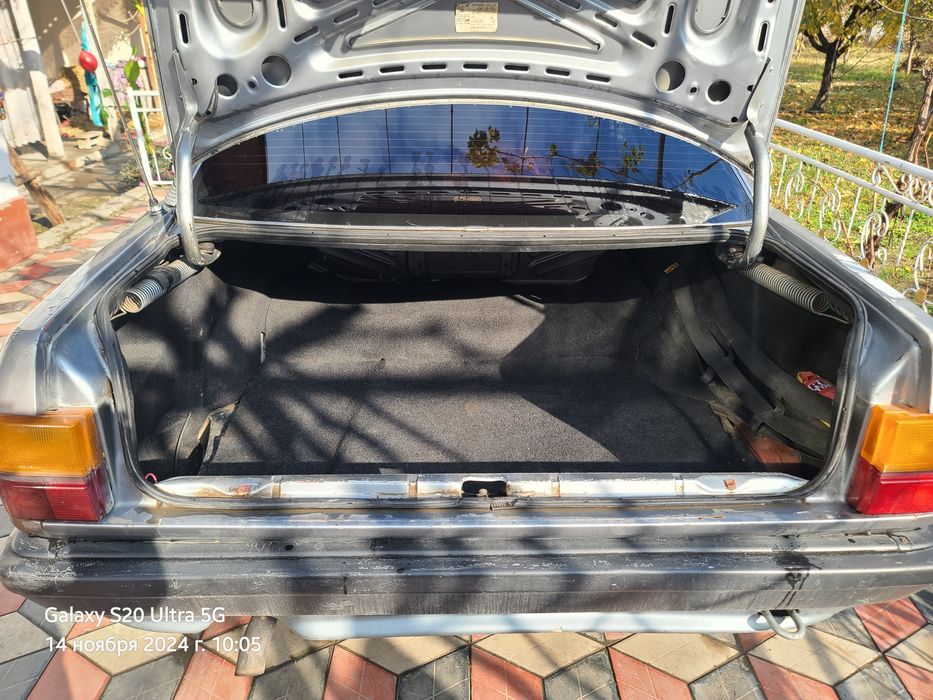 Ауди 100 1.8 бензин