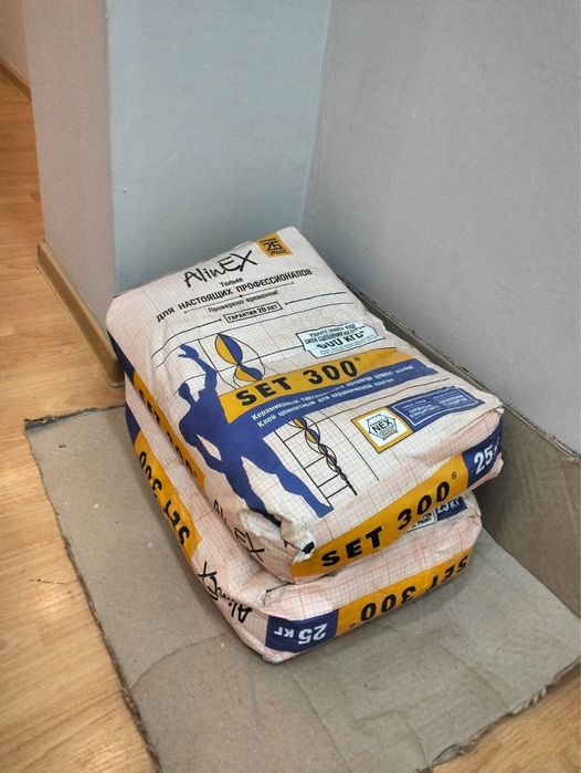 Продам 2 мешка кафельного клея