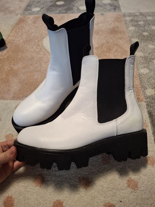 Ghete noi piele Minelli marimea 39