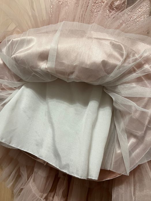 Нарядное платье на девочку