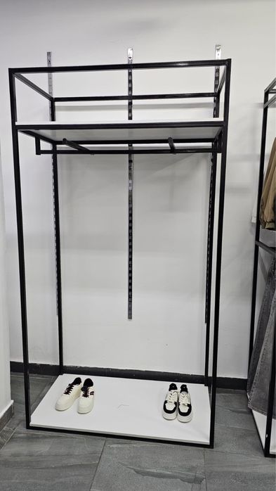 Продам металлические стойки (витрины) для одежды