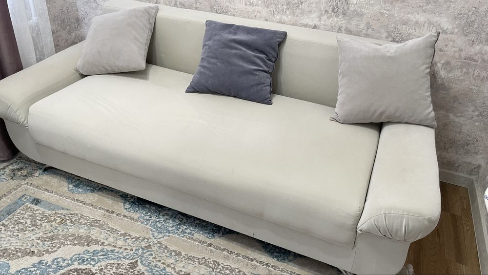 Продается диван с подушками