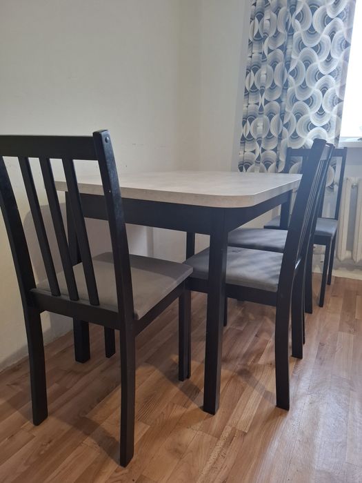 Стол с 4 стульями