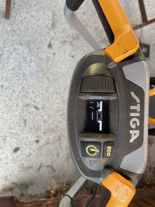 masina de tuns gazon pe acumulator