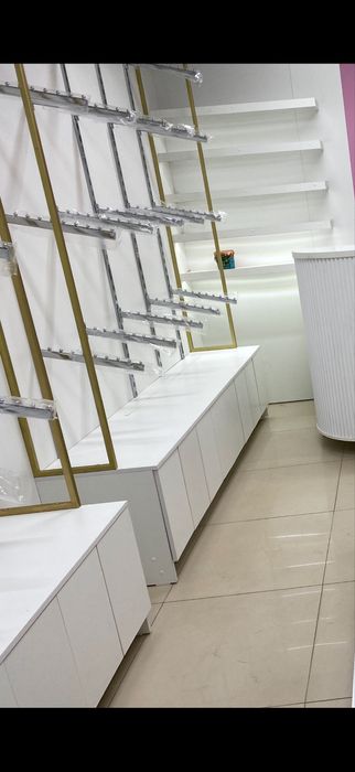 Продам витрину стеллаж под нижнее белье и любую другую одежду