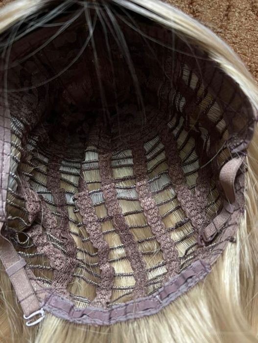 Парик с удлиненным каре