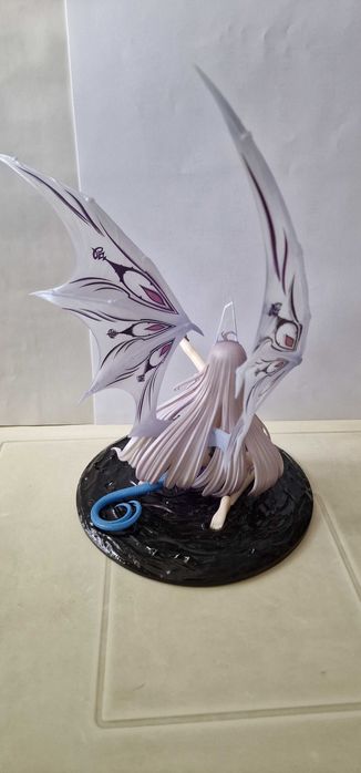 Коллекционная аниме фигурка.