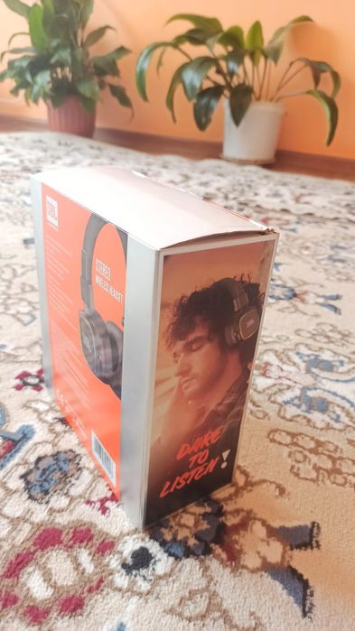Продам наушники JBL