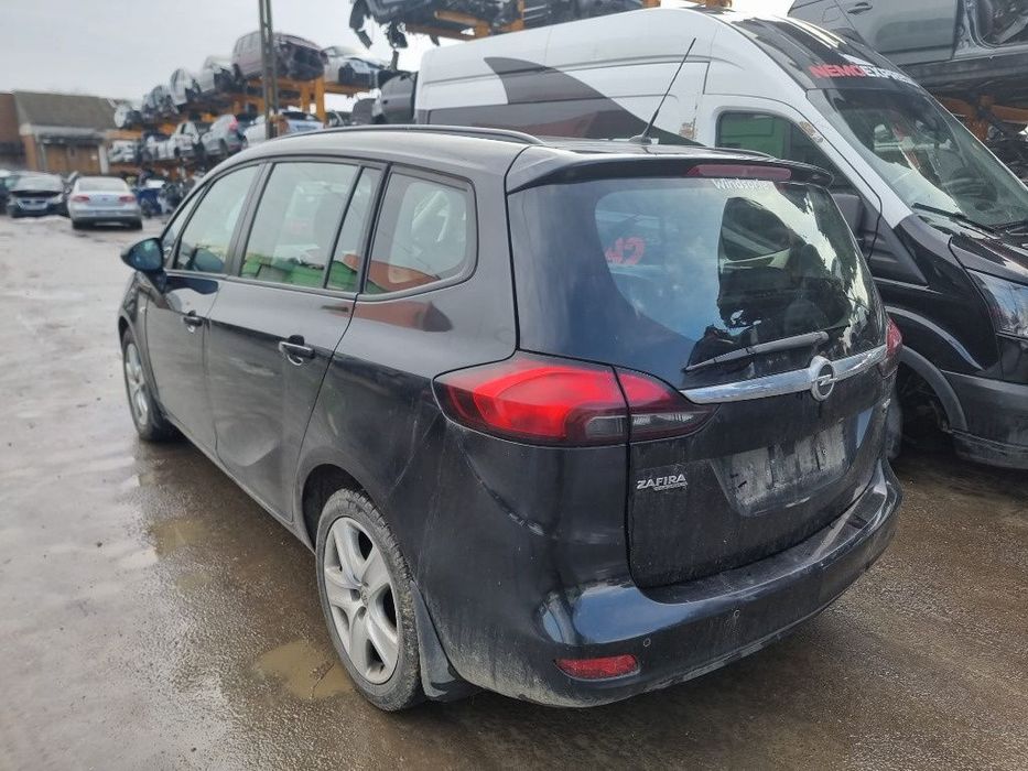 Dezmembrez Opel Zafira C 2015 motor 2.0cdti  136cp cod A20DT usa portiera stanga dreapta fata spate bara capota far trager stop 7 locuri scaune navigatie dezmembrari