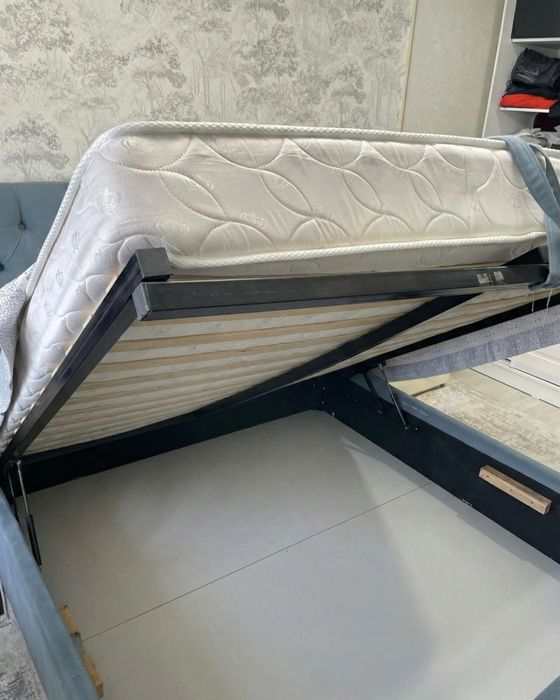 Двухспальная кровать