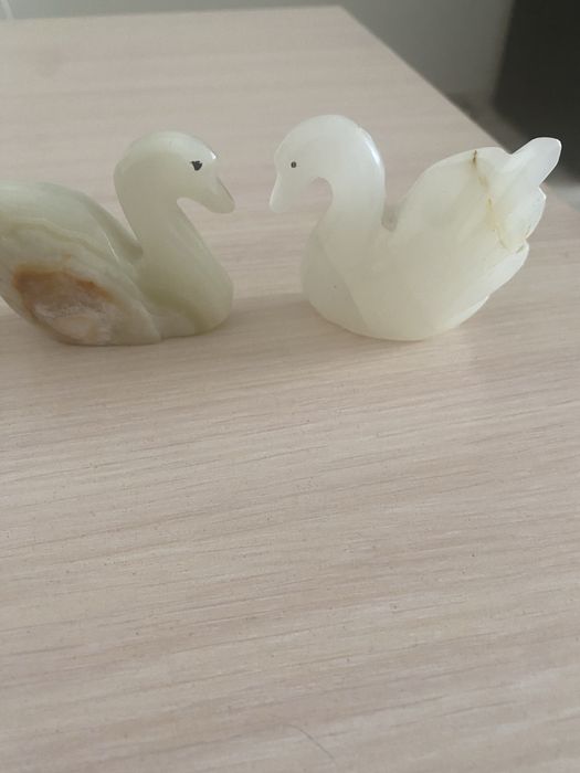 Продам сувениры  «лебеди»  из оникса
