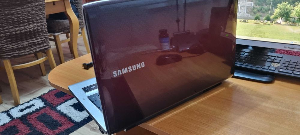 Лаптоп Samsung NP-R730 i3 /ssd   17.3 инча