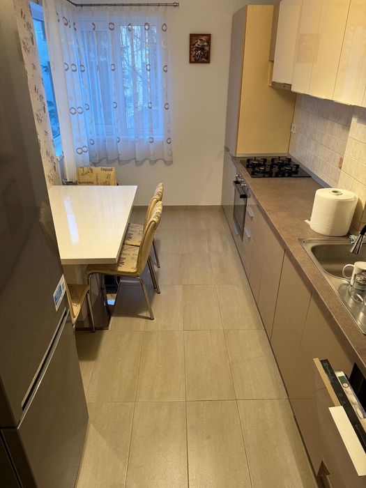 Apartament 3 camere de inchiriat