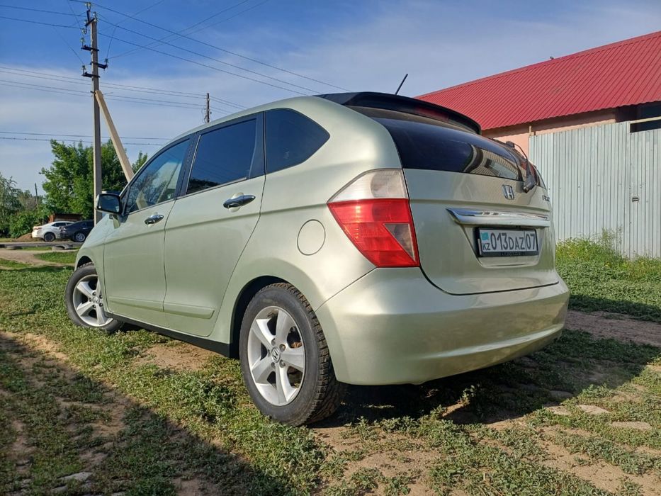Продам автомобиль Honda FR-v