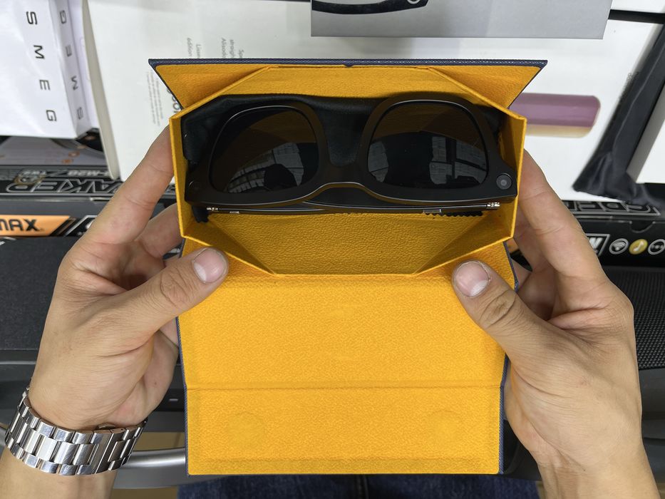 Смарт отчки встроенный камерой , запис все есть