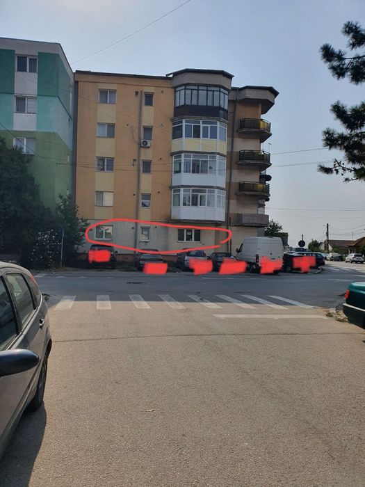 Închiriez apartament la parter 3 camere zonă centrală Filiași