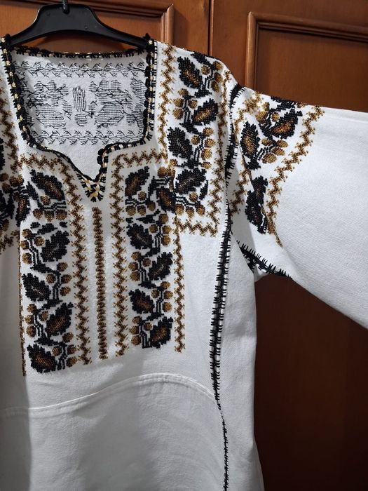 Camasa nationala femeiasca cusuta cu margele