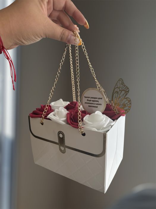 Чантичка с вечни рози