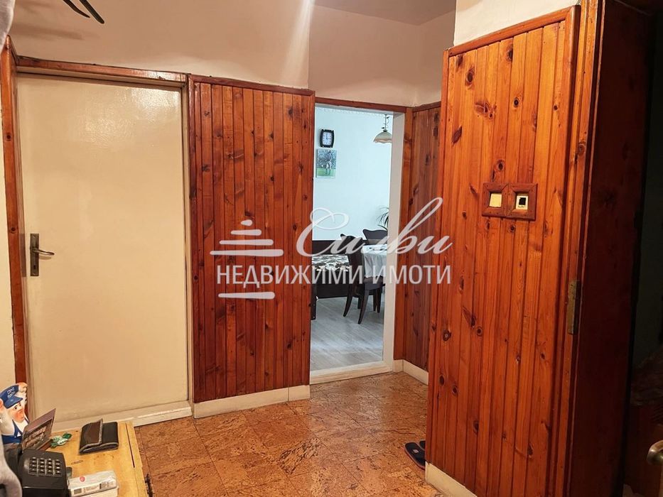 Четиристаен ТУХЛЕН апартамент в района на Математическа гимназия