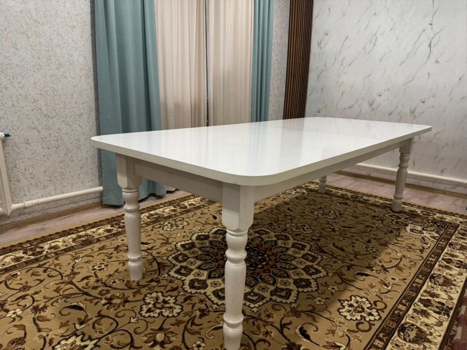 Раздвижной белый стол