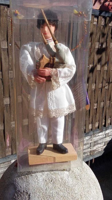 Papusi romanesti in port popular „Taranci”, de colectie