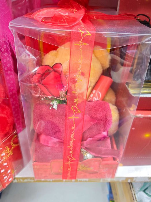 Комплект плюшено мече с хавлия - в подаръчна кутия