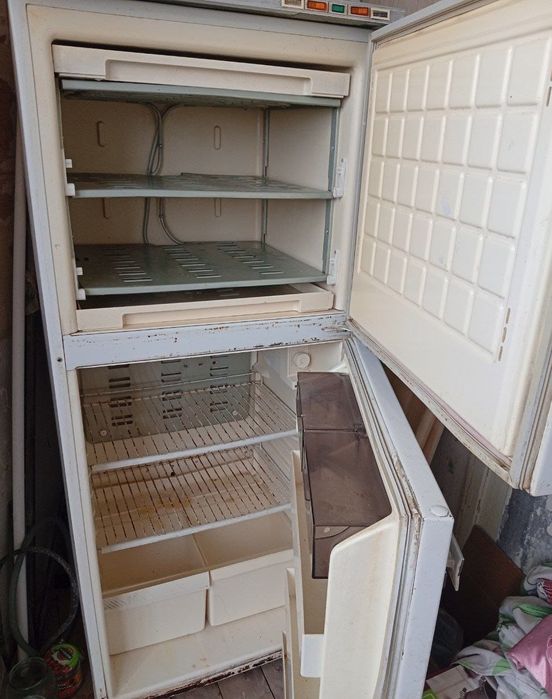 Холодильник Бирюса