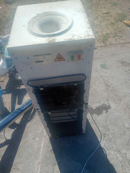 Vând dozator de apa