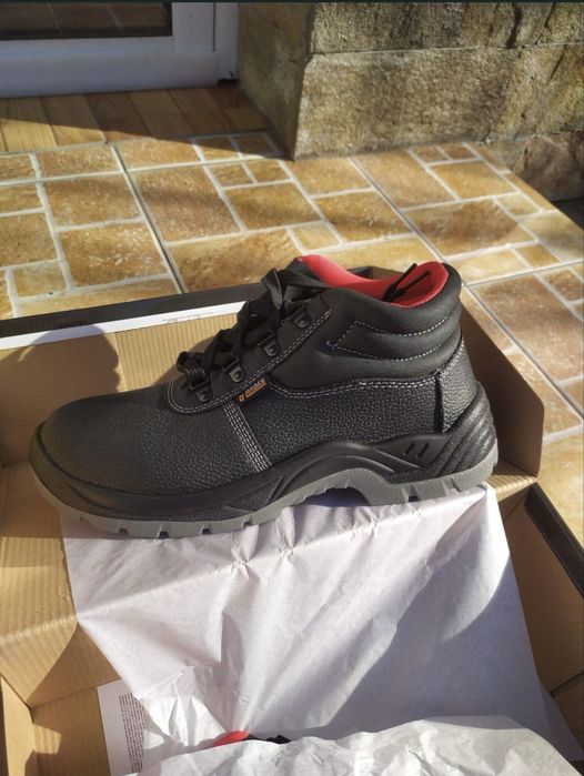 нови мъжки работни обувки Stenso 45 номер