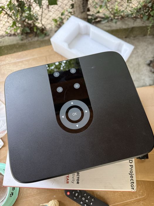 Pico Genie L700 Full HD Smart Projector
