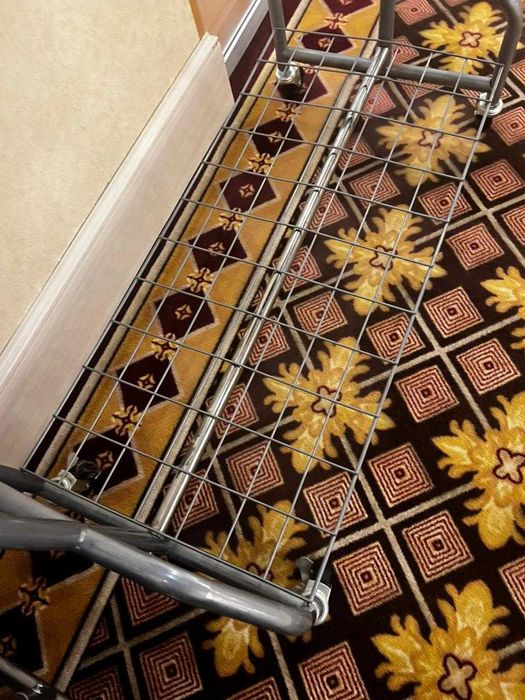 продамвешалку металлическую