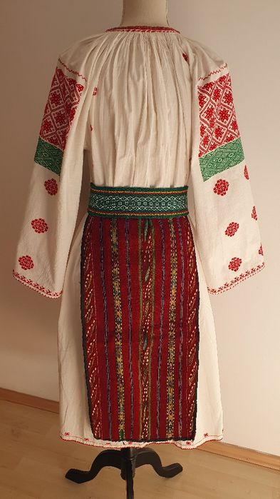 REDUCERE PRET 30%! Costum popular (ie/camasa cu poale, catrinte/sortur