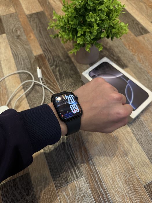 Продам Apple Watch 7 45mm