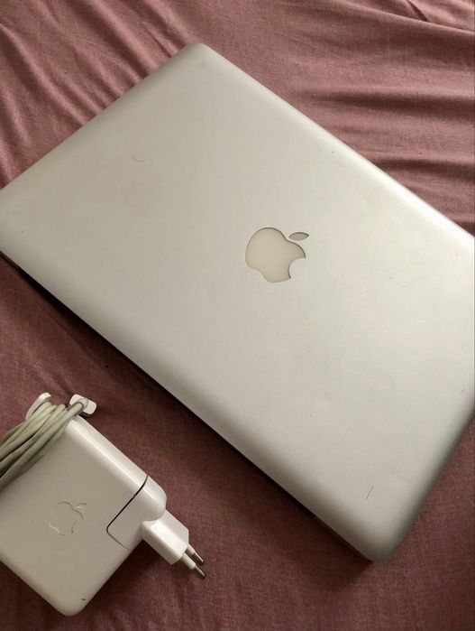 Mac Book Pro Mid