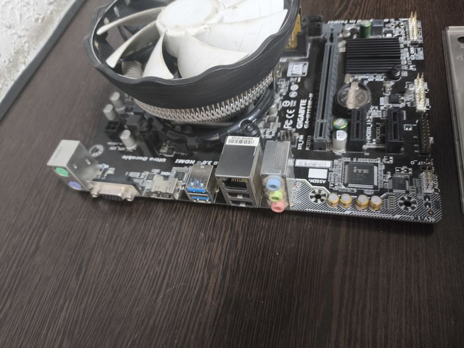 Gigabyte H110+i5 7400+16Gb