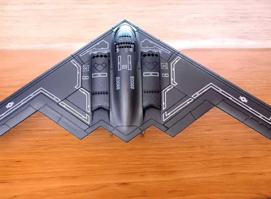 Macheta Avion B2 Spirit Bomber USA 1:200 27 cm