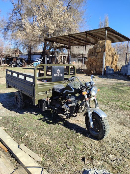 Трехколесный мотоцикл