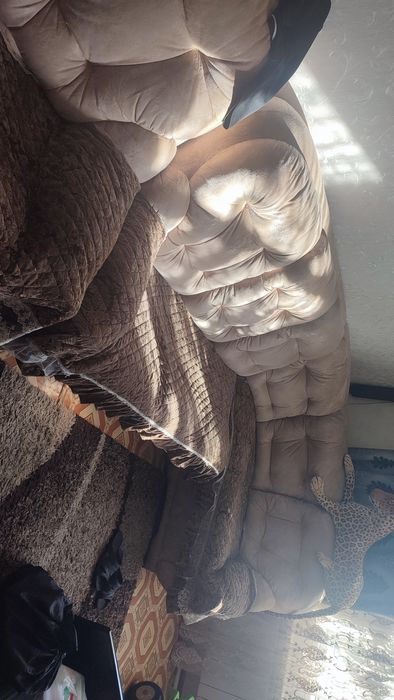 Диван угловой.Удобный.