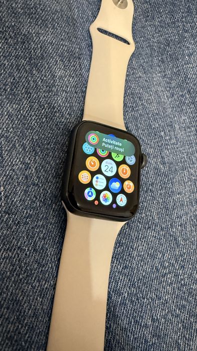 Apple watch.   SE