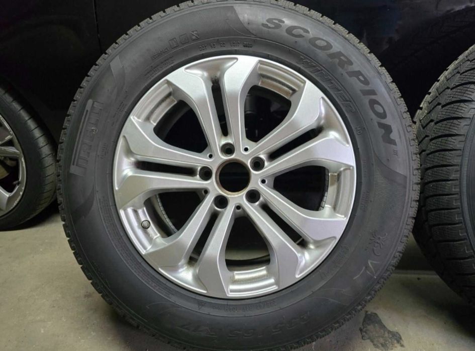 Гуми 4бр Pirelli 235/65/R17 с оригинални Джанти за Mercedes GLC
