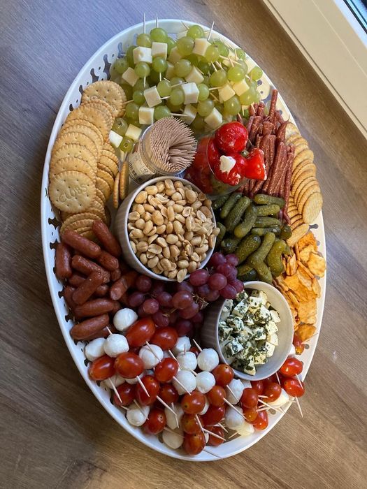 Platouri cu aperitive reci - ideale pentru petreceri și evenimente