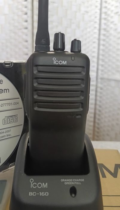 Радиостанция Icom F-16