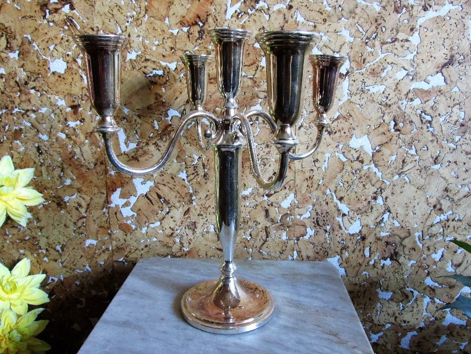 красив голям свещник