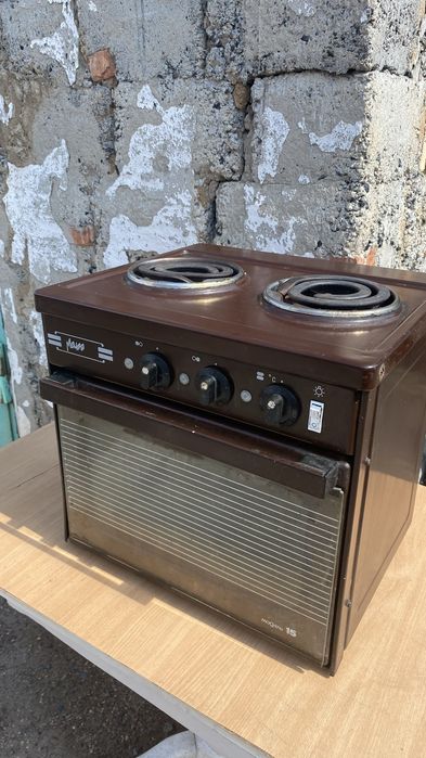 Продам электро плиту в хорошем сост.