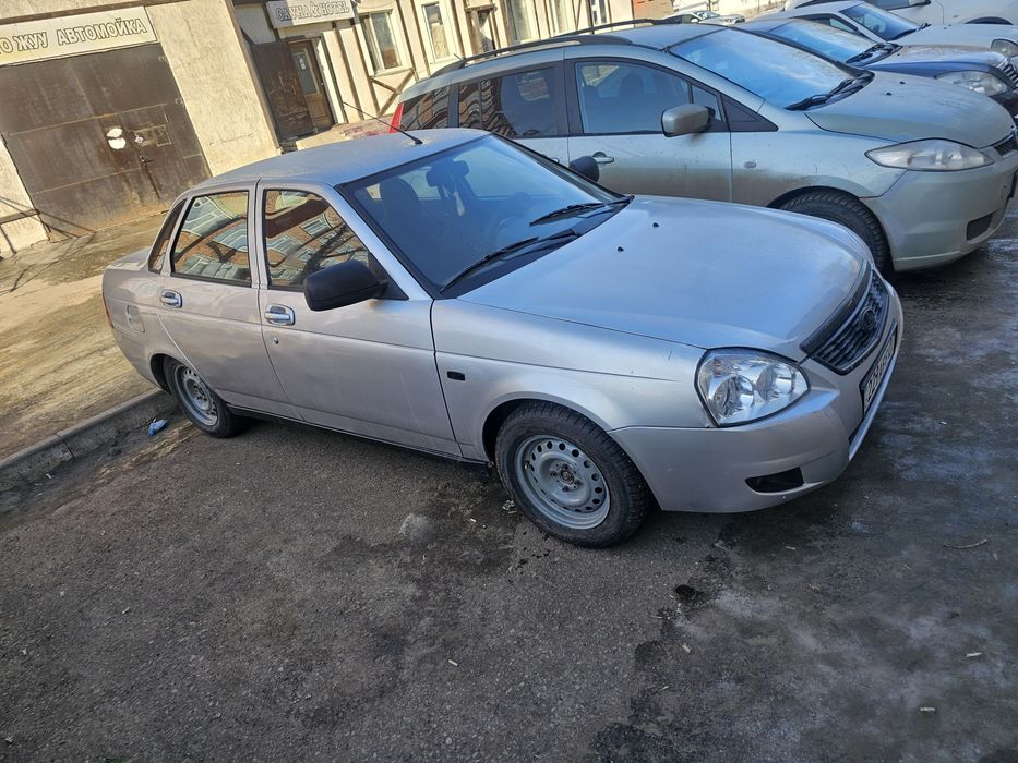 Продам автомобиль лада приора2 2013год