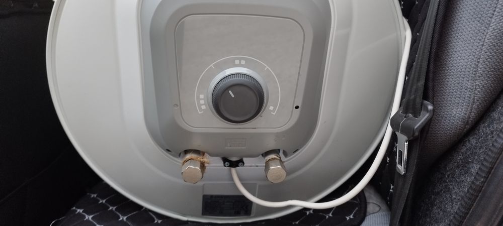 Продам водонагреватель ariston