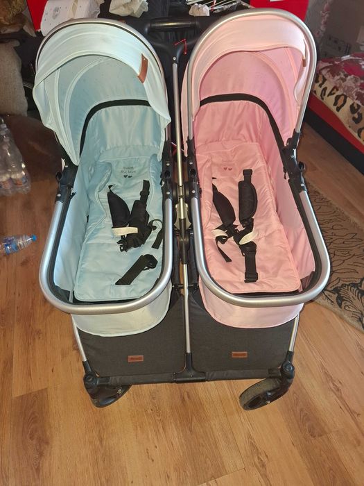 Продава се количка за близнаци