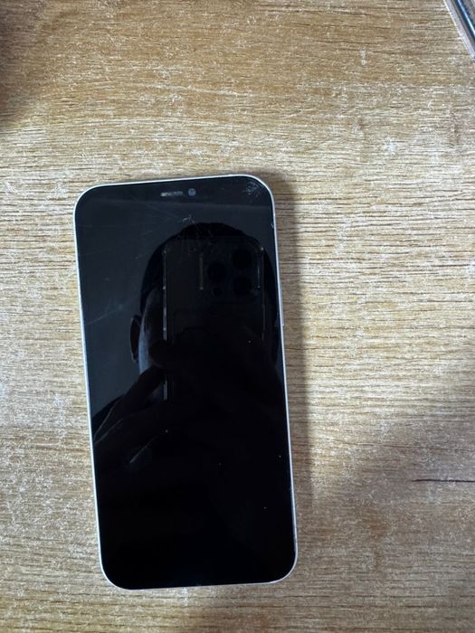 продам Айфон 12